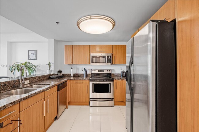 Building Photo - 6362 Collins Ave