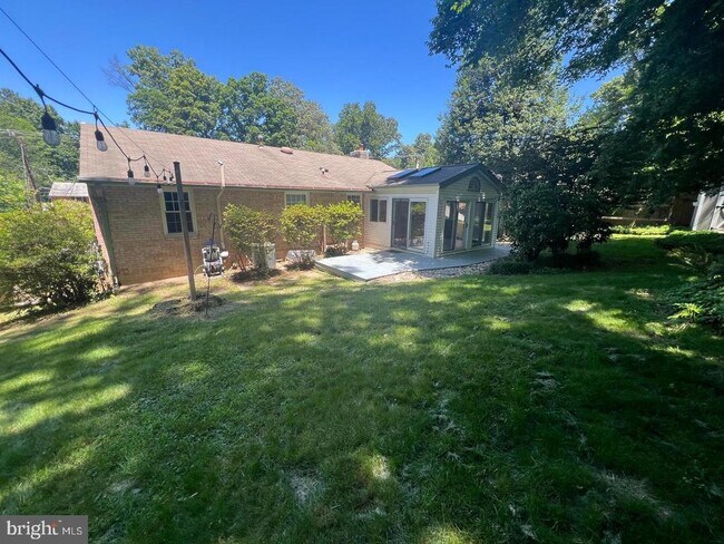 Building Photo - 8711 Braeburn Dr