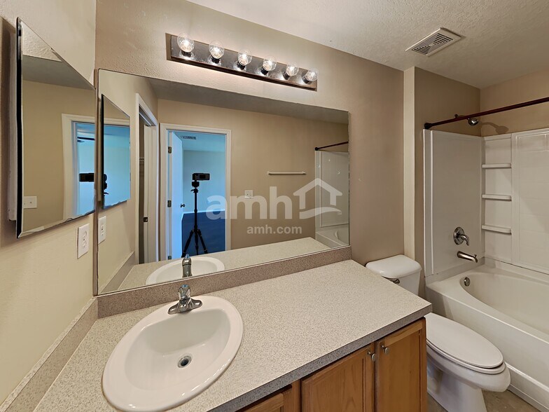 Building Photo - 30812 Temple Stand Ave