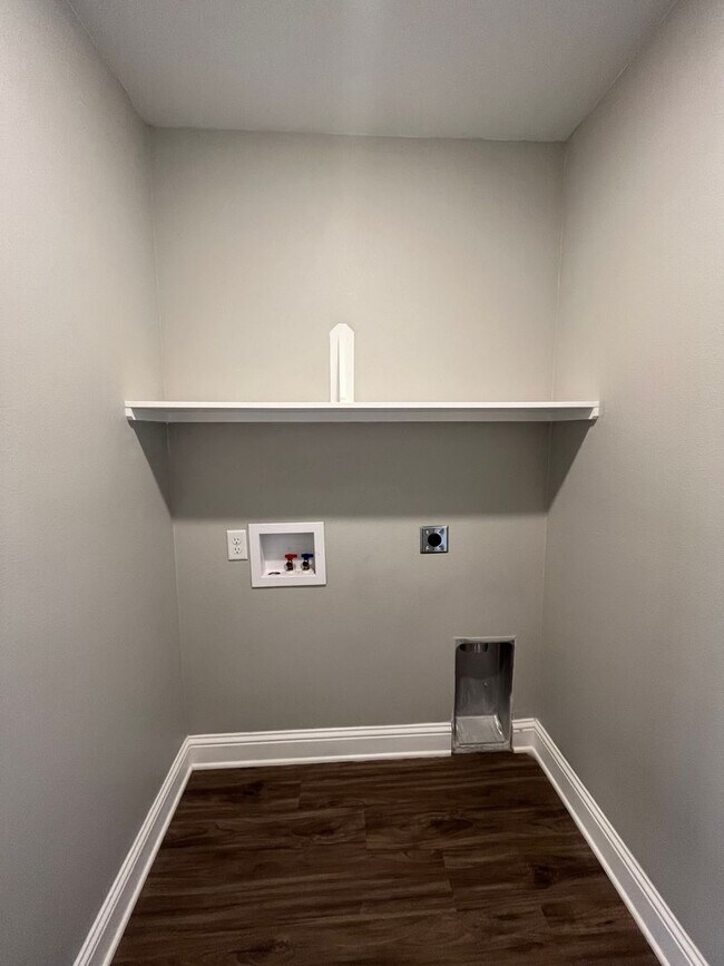 Building Photo - Country Heights #1102