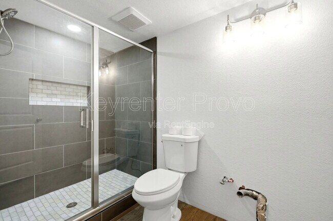 Building Photo - 371 E Levengrove Dr