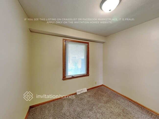 Building Photo - 3227 34th Ave S