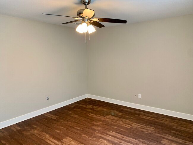Building Photo - 1709 Southridge Ln