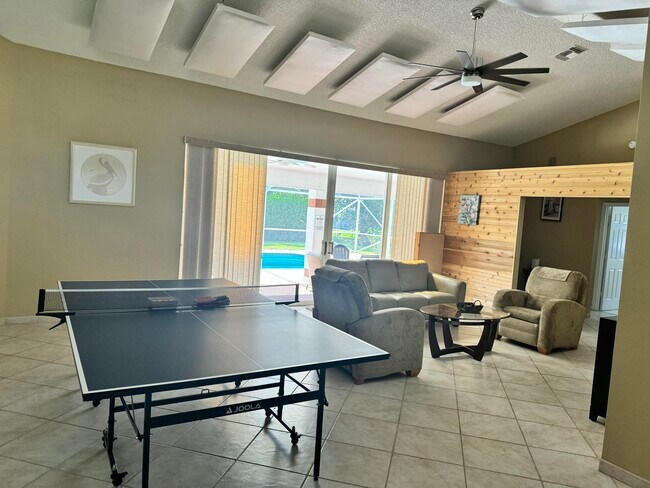 Building Photo - 2937 SE Cates Cir