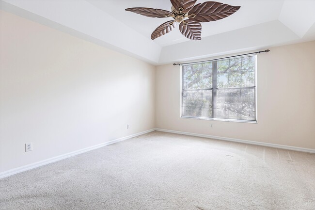 Building Photo - 6750 Lone Oak Blvd