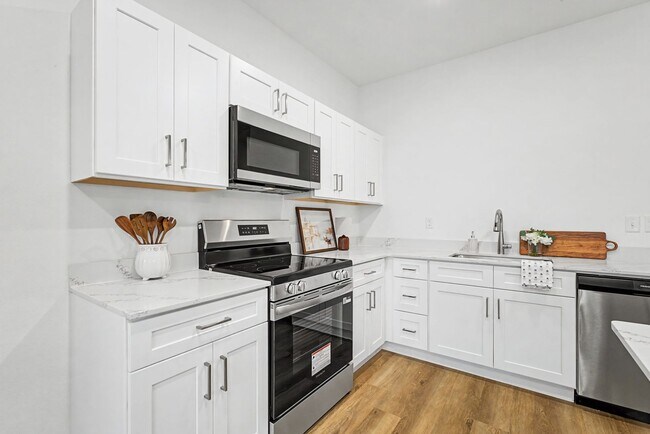 Building Photo - 3 Bed, 2 Bath Home !!
