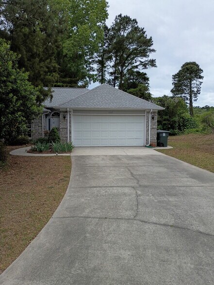 Building Photo - 1007 Handy St