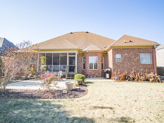 Building Photo - Lake Forest Subdivision. Enjoy all the amenities!