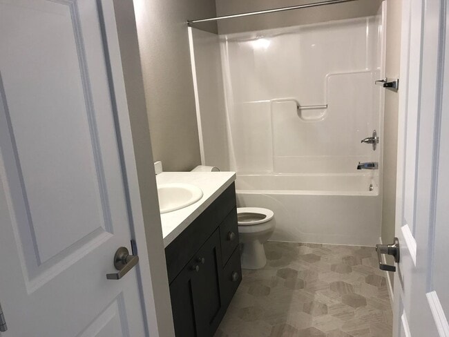 Building Photo - 4 bed 3 bath Single Family Home