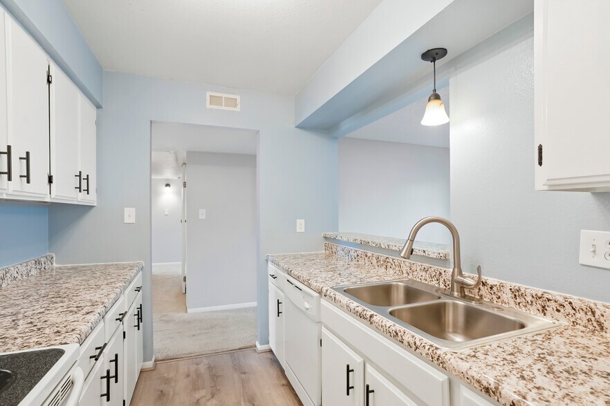Building Photo - 3855 S Monaco Pky