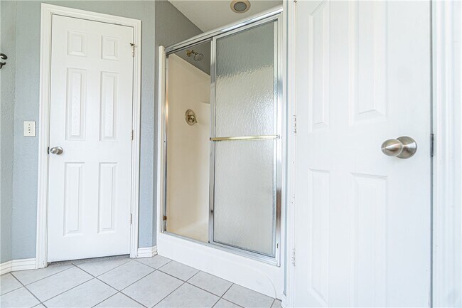 Building Photo - 213 Shane Dr