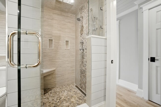 Building Photo - 100 Pinewood Rd