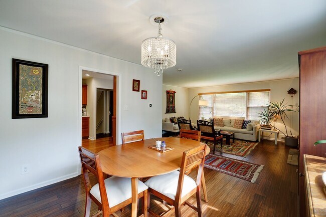 Building Photo - Furnished, Detached Home in Bethesda Alta ...
