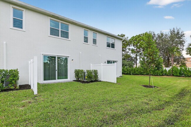 Building Photo - 303 SE Crossoak Ln