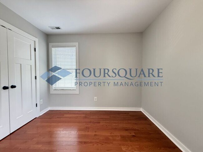 Building Photo - Modern 3-Bed / 2.5-Bath Home with Granite Kitchen, Fenced Yard & Private Balcony – Walkable to Do...