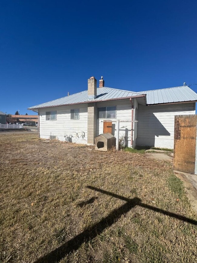 Building Photo - 1336 1st W Ave