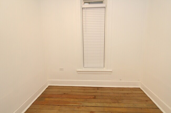 Building Photo - 1362 N Bosworth Ave