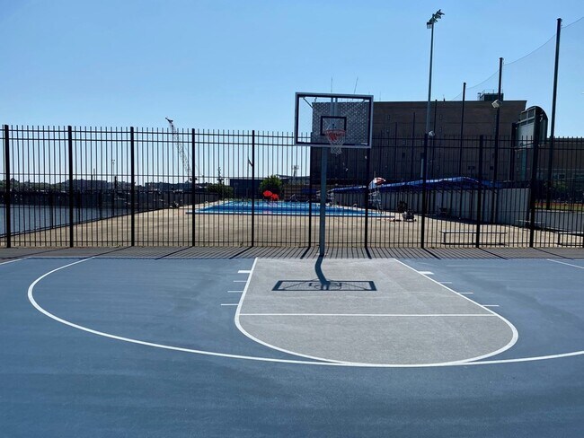 Building Photo - 45 Charter St