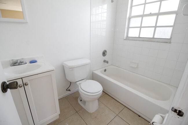 Building Photo - 706 Davidson St SE