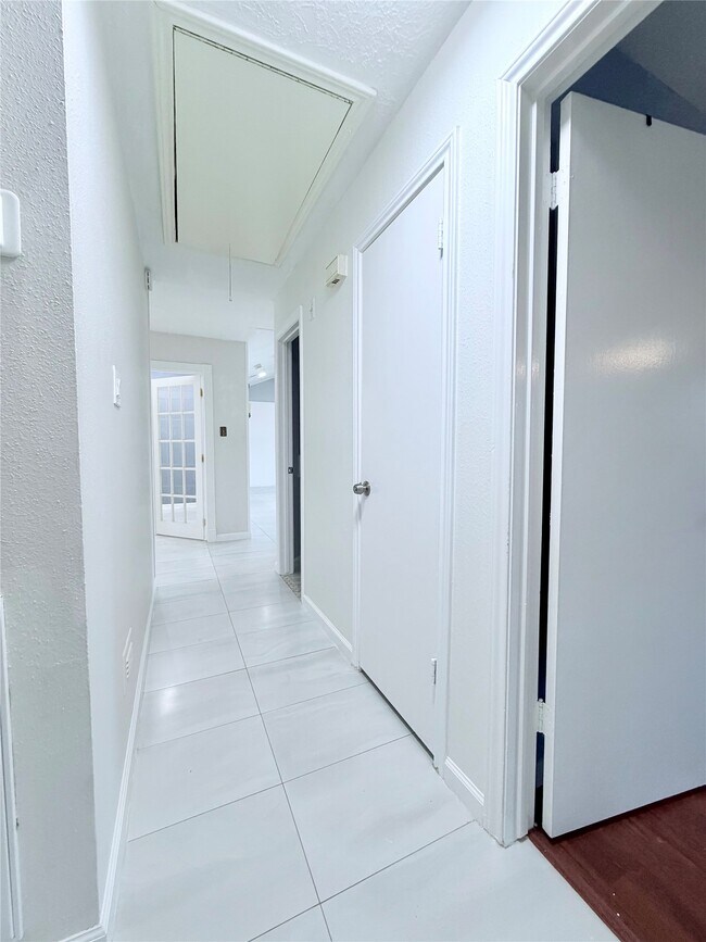 Building Photo - 6610 La Puente Dr