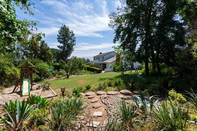 Building Photo - Georgian Colonial in Mt Helix