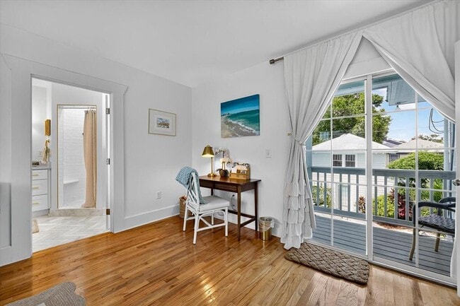 Building Photo - 235 10th Ave NE