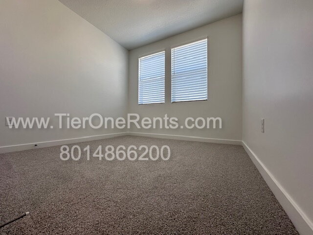 Building Photo - Move-in special:  First month's rent free!