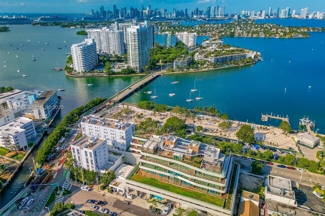 Building Photo - 1701 Sunset Harbour Dr