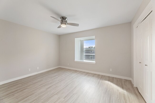 Building Photo - 5005 Manor Rd