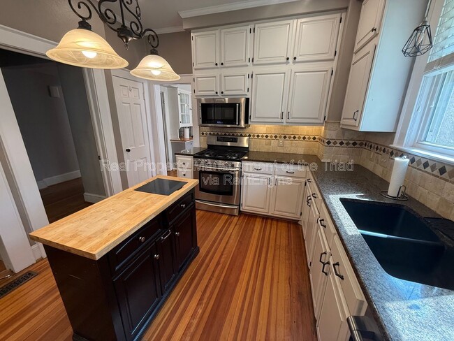 Building Photo - 340 W End Blvd