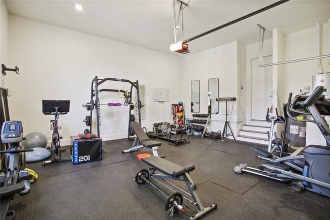 Building Photo - 3041 Parkridge Dr NE