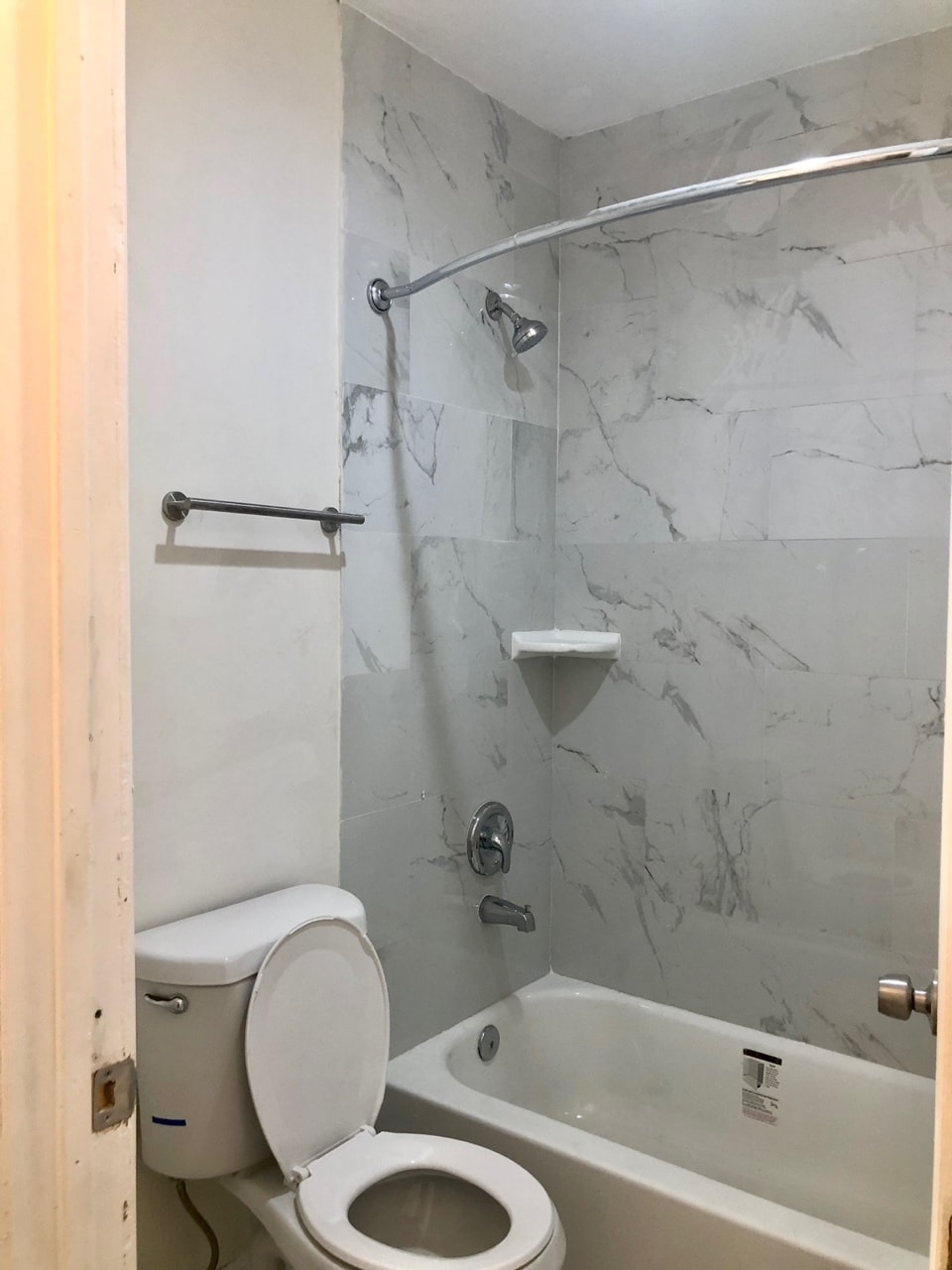 Building Photo - 256 S Alexandria Ave