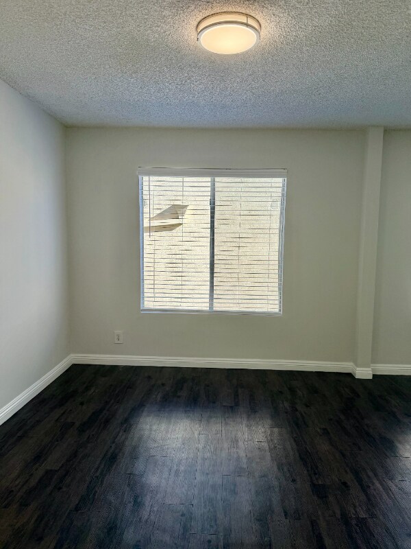 Building Photo - 17440 Burbank Blvd