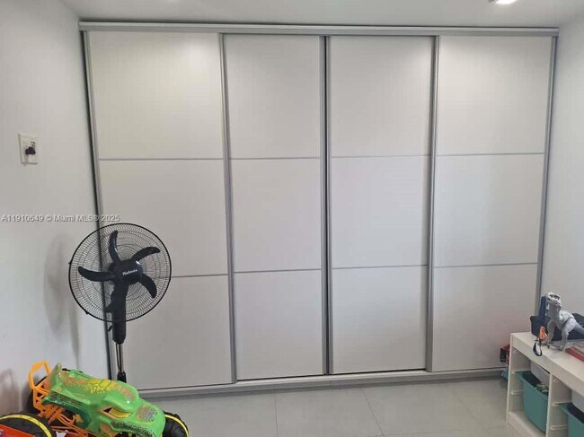 Building Photo - 13437 SW 44th Ln