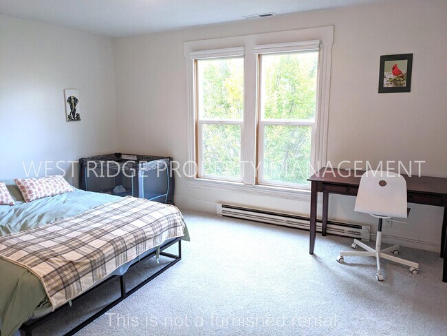 Building Photo - 34 NE Ivy St