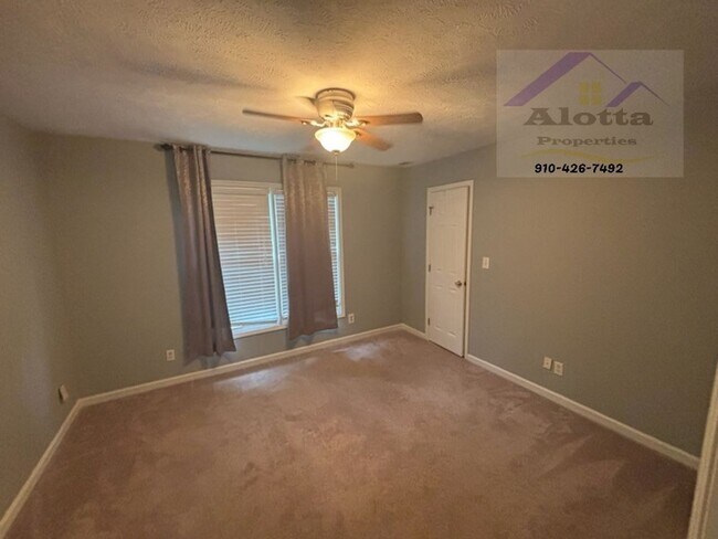Building Photo - 505 Meadowland Ct