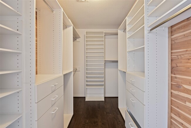 Building Photo - 2037 Enterprise Ave