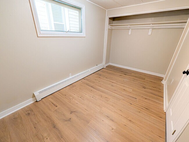 Building Photo - 103-105-105 Homer St