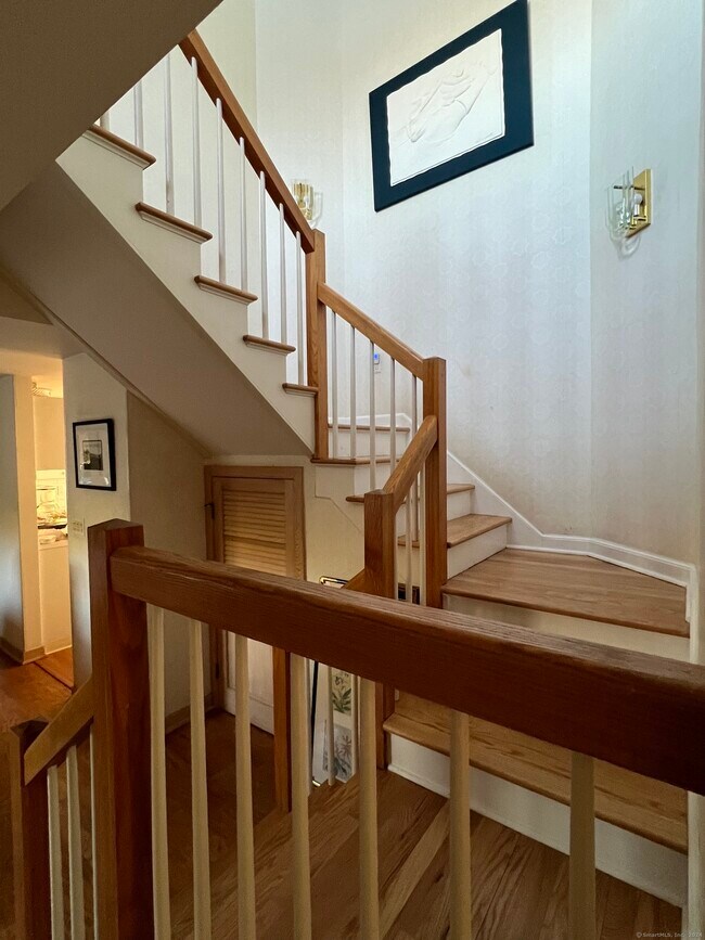 Building Photo - 131 Popes Island Rd