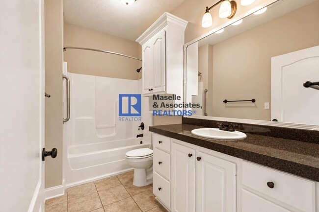 Building Photo - 3 Bed / 2 Bath Home on the Water in Ashbrooke