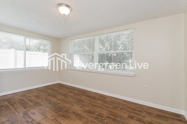 Building Photo - 3537 Seffner Dr