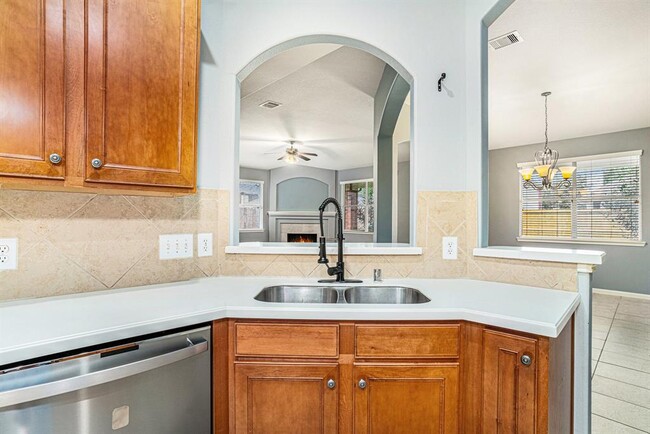 Building Photo - 1753 Silver Bend Dr