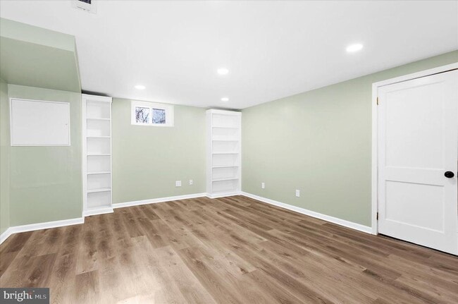 Building Photo - 312 Small Ct