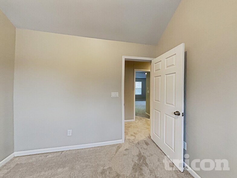 Building Photo - 1131 Delander Ln