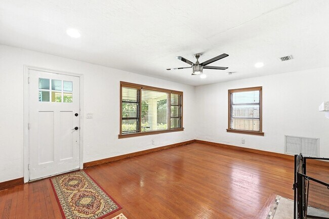 Building Photo - 1516 SW 24th St