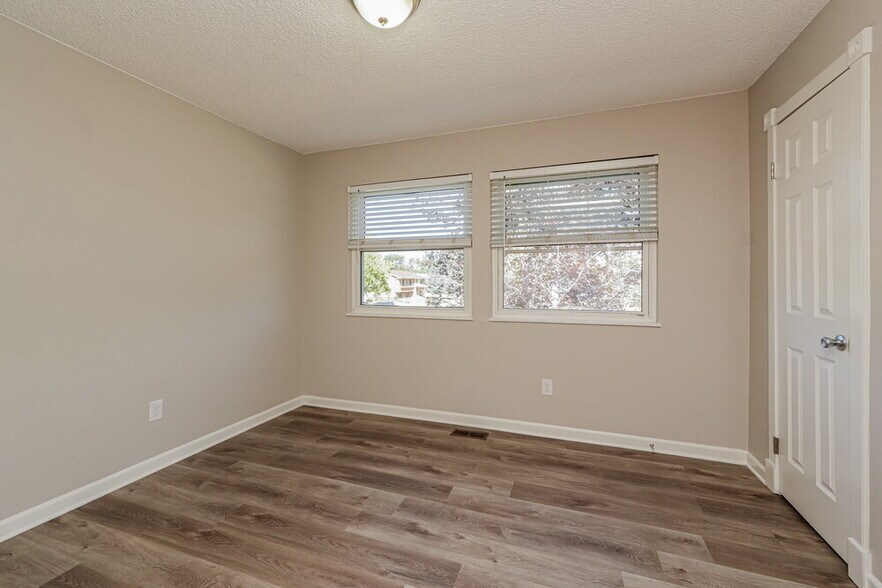 Building Photo - 4945 Manzana Dr