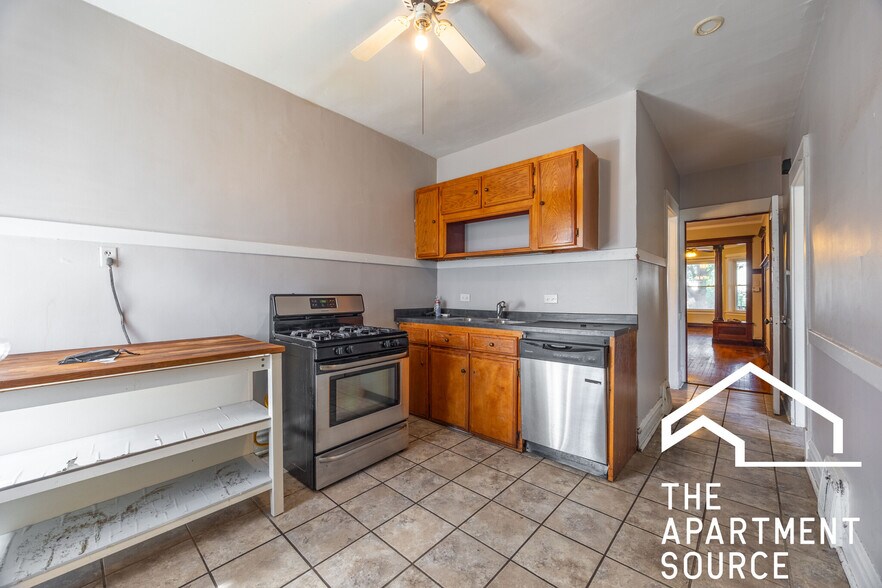 Building Photo - 1631 N Mozart St