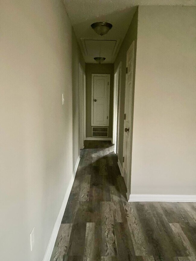 Building Photo - 8520 - 8522