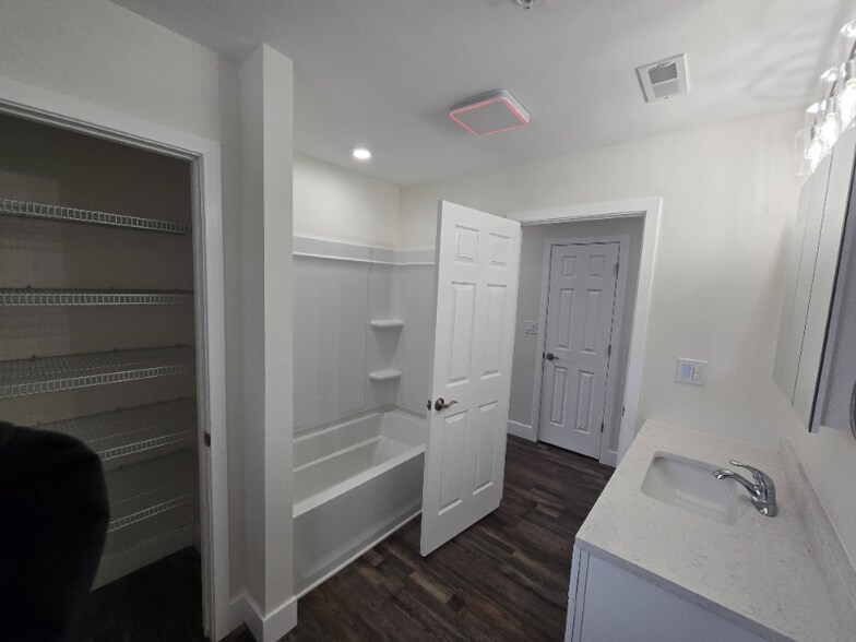 Building Photo - 2194 Central Ave