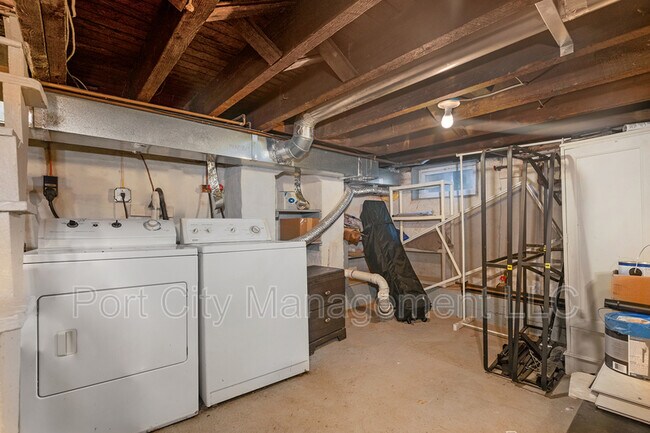 Building Photo - 1125 Haubert St